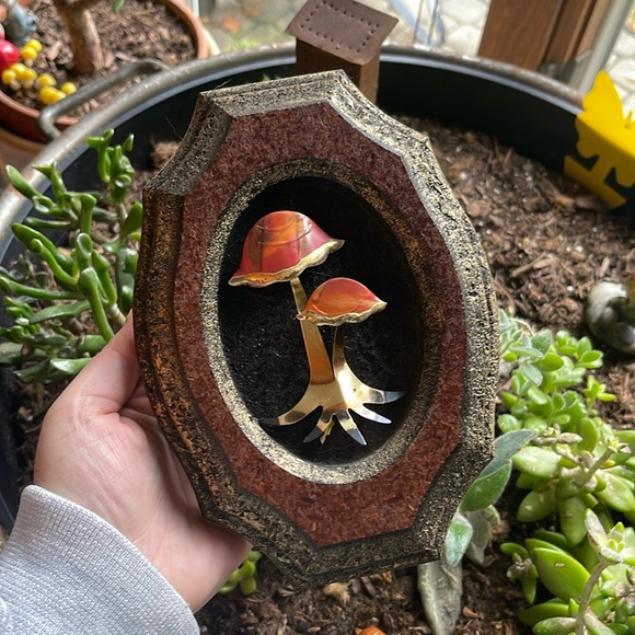 Other - Vtg Mushroom Cottage Core Wall Decor Hanging, Brass Metal Mushroom Wood Plaque